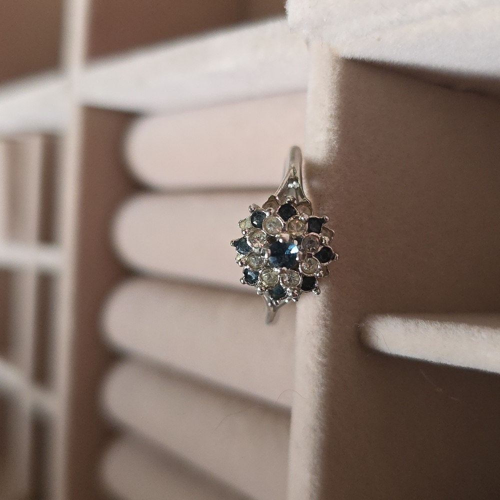 Blue White 18kt HGE Vintage Ring Sz 8